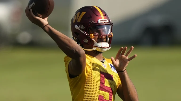 Jayden Daniels Commanders QB interaction