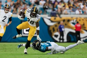Steelers’ Jaylen Warren Shines with Unmatched Pass Blocking Physicality, Aaron Rodgers Praises His Versatility