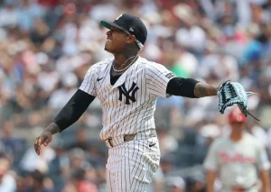Aaron Boone Faces Backlash After Jazz Chisholm Jr.’s Costly Base Running Error Sinks Yankees