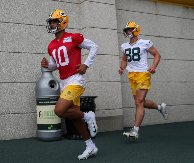 Jordan Love Packers leadership improvement