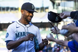 Josh Naylor’s Historic 450-Foot Homer Joins Ichiro in Mariners’ Thrilling Win Over White Sox