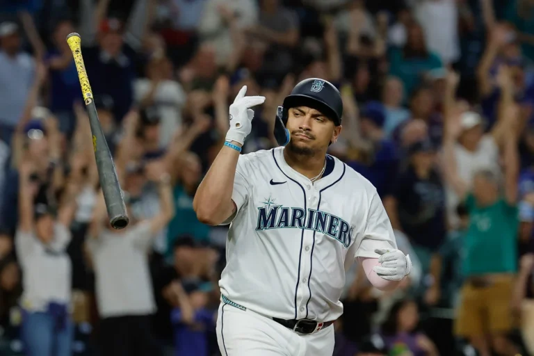 Josh Naylor steals bases Seattle