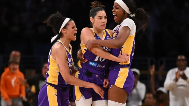 Kelsey Plum buzzer-beater win