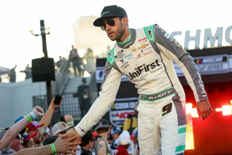 Kyle Busch causes Chase Elliott DNF