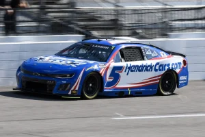 Kyle Larson and Denny Hamlin Lead 2025 NASCAR Championship Odds Amid Thrilling Playoff Race