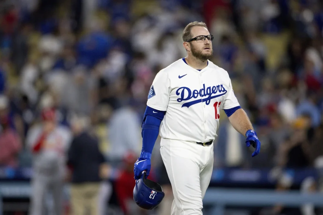 Max Muncy right oblique strain Max Muncy right oblique strain