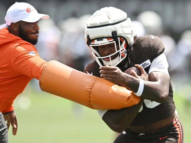 Myles Garrett sacks Jalen Hurts