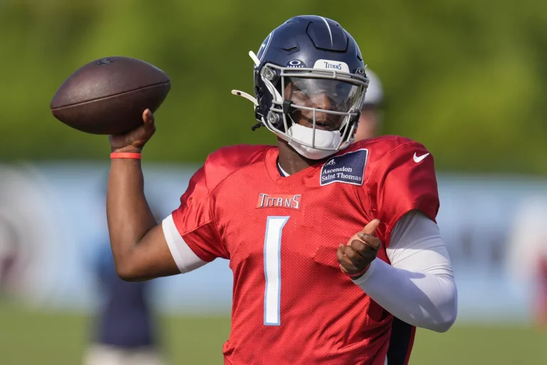 Patrick Mahomes training camp struggles