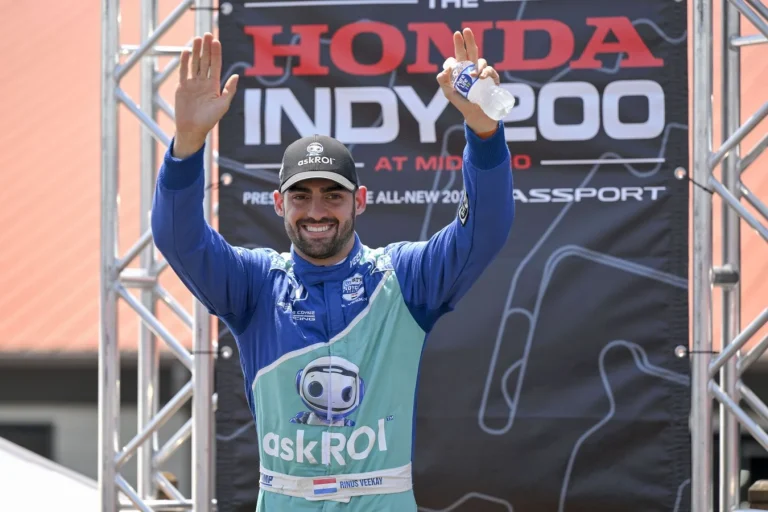 Rinus Veekay 2026 IndyCar contract