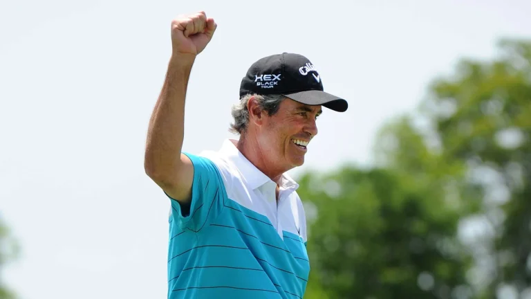 Tiger Woods honors Ian Baker-Finch retirement