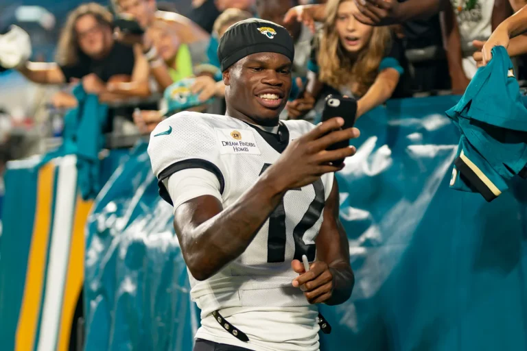 Trevor Lawrence supports Travis Hunter