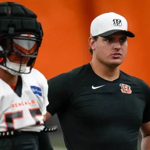 Bengals’ Trey Hendrickson Returns to Camp Amid Contract Dispute, Boosts Young Players Despite Holdout