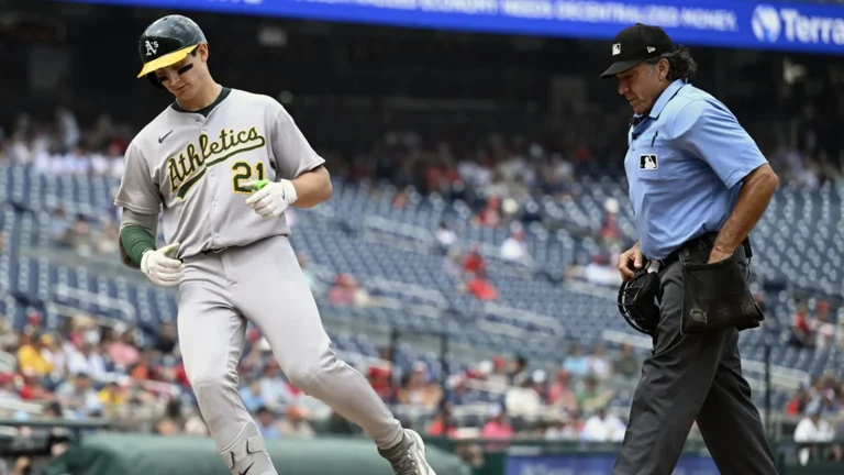 Tyler Soderstrom home run play