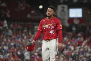 Willson Contreras Returns to Cardinals Lineup, Sparking Hope in Crucial Wild Card Race Against Marlins