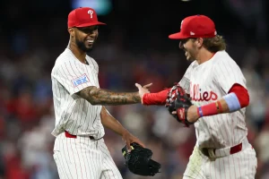 Zack Wheeler Surges as NL Cy Young Contender, Tightening Race Against Paul Skenes in 2025 Season